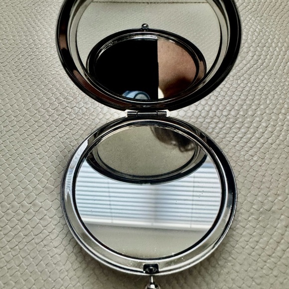 Silver & Red Lipstick 💄 Compact Mirror - Picture 3 of 5
